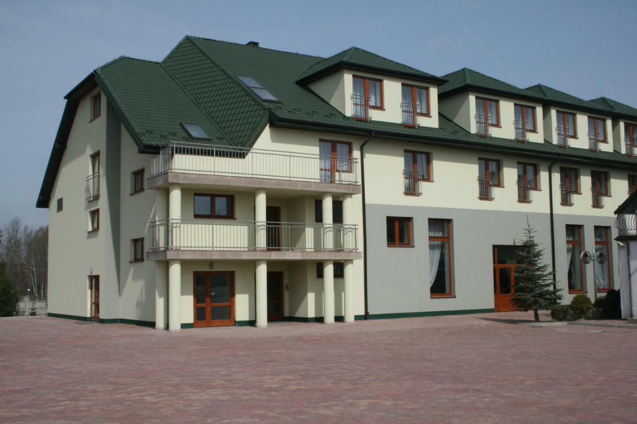 Hotel Dyminy Kielce Bagian luar foto
