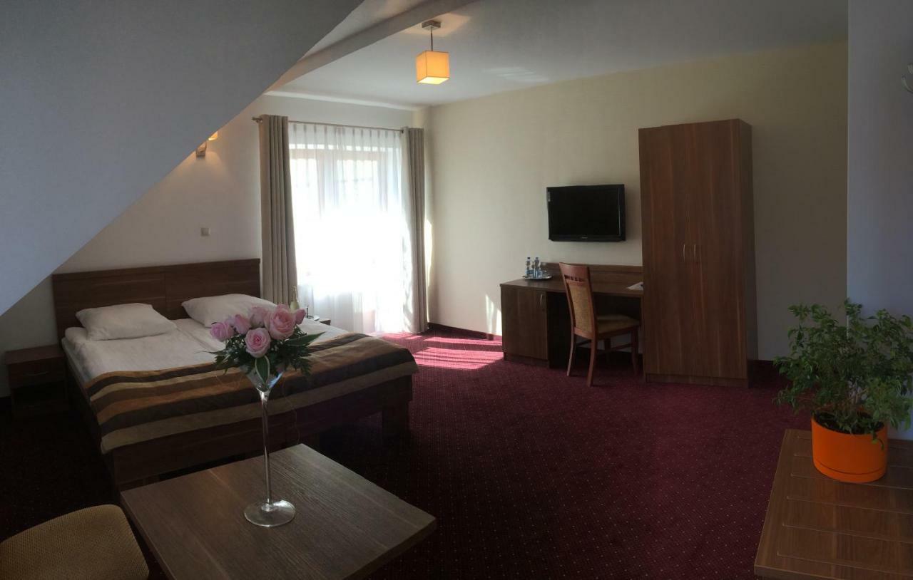 Hotel Dyminy Kielce Bagian luar foto