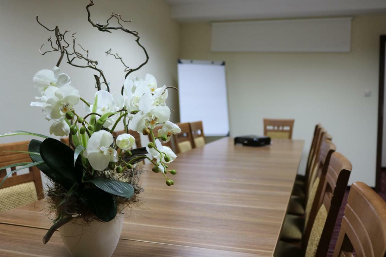 Hotel Dyminy Kielce Bagian luar foto