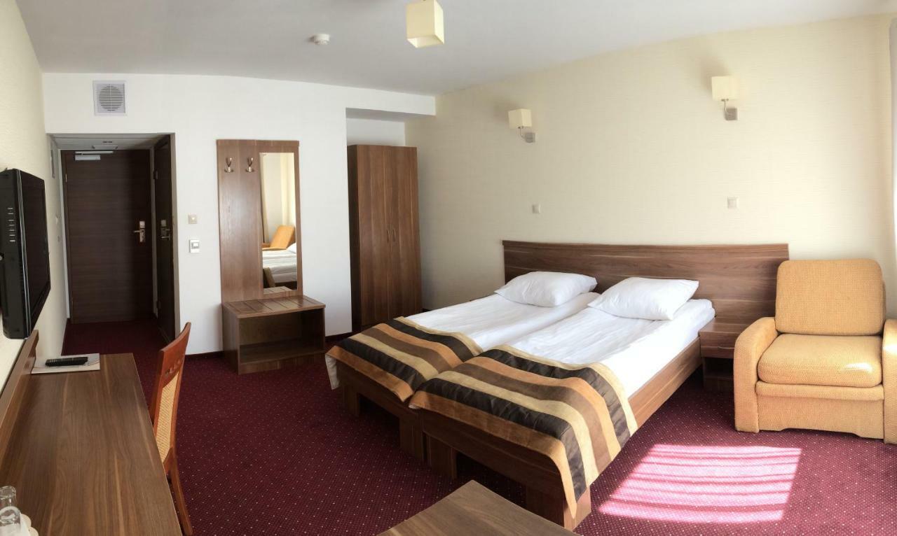 Hotel Dyminy Kielce Bagian luar foto