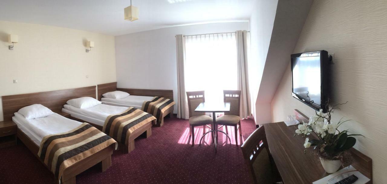 Hotel Dyminy Kielce Bagian luar foto