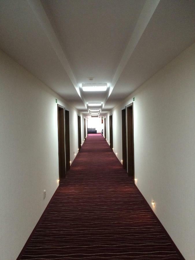 Hotel Dyminy Kielce Bagian luar foto