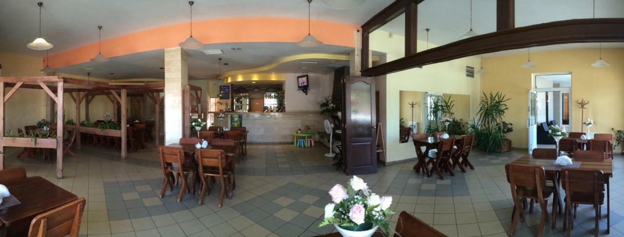 Hotel Dyminy Kielce Bagian luar foto