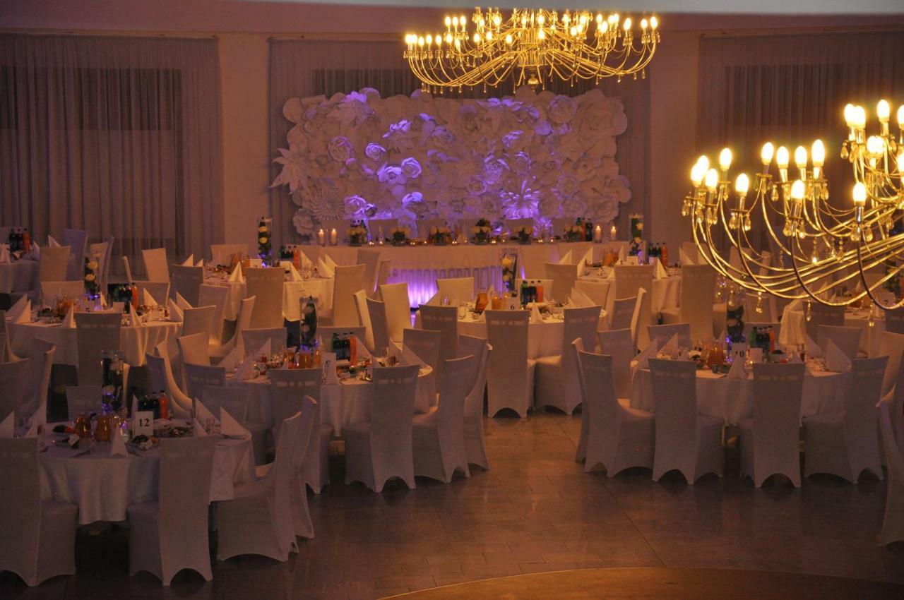 Hotel Dyminy Kielce Bagian luar foto