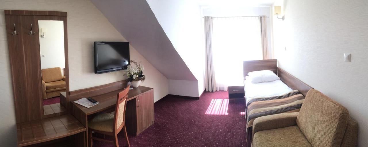 Hotel Dyminy Kielce Bagian luar foto
